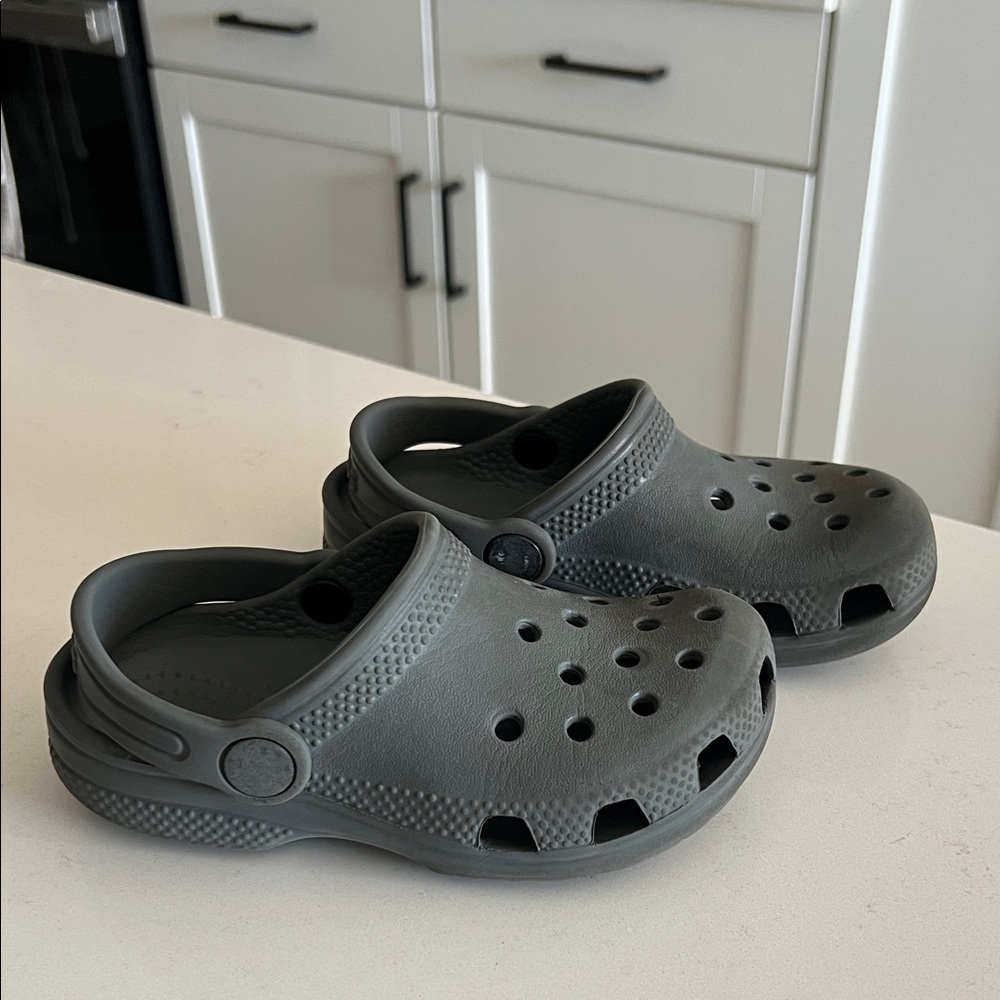 Crocs Kids Gray size 9c